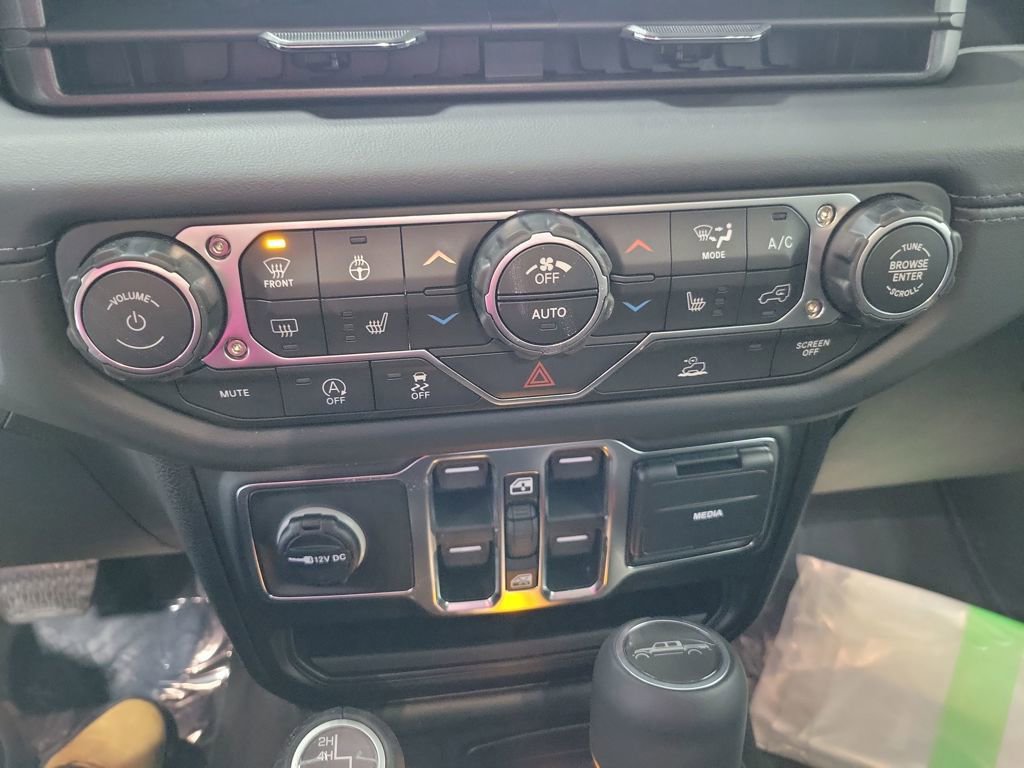 New 2026 Jeep Gladiator Sahara image 15