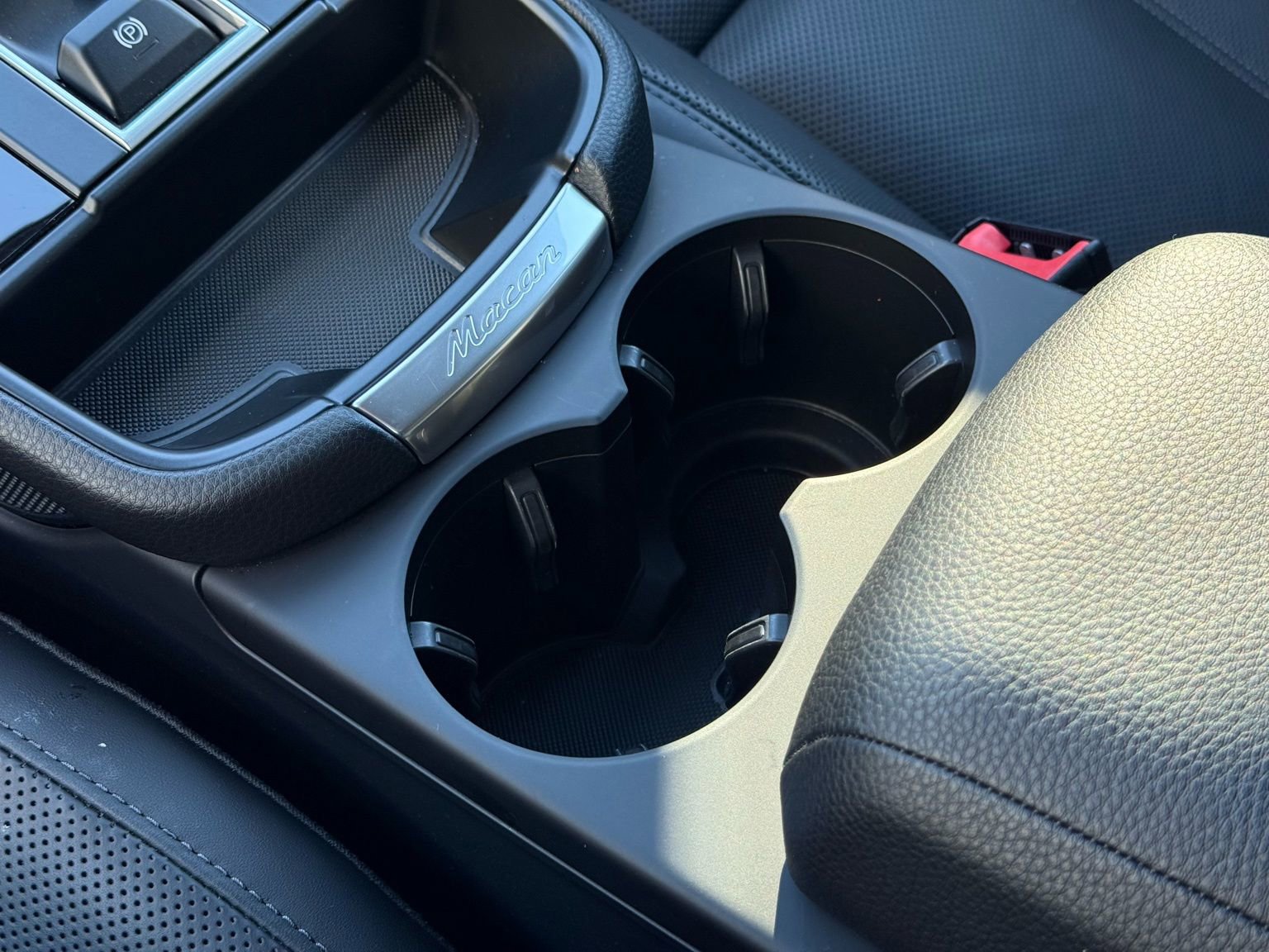 Used 2025 Porsche Macan image 23