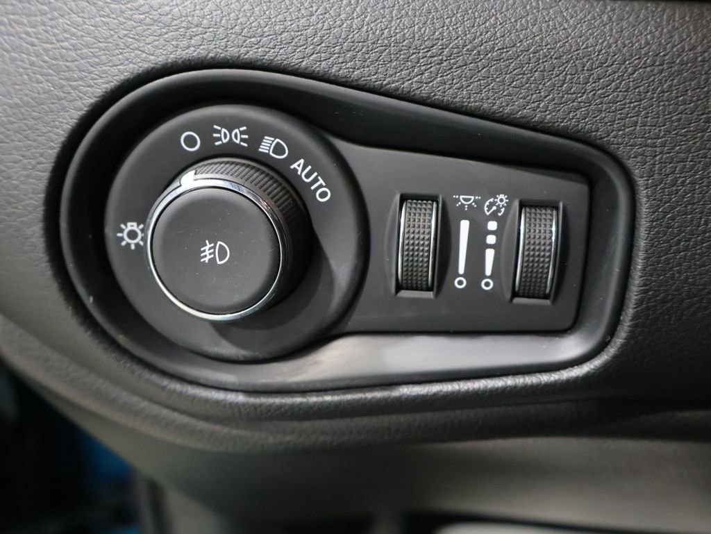 Used 2021 Jeep Renegade Latitude image 34