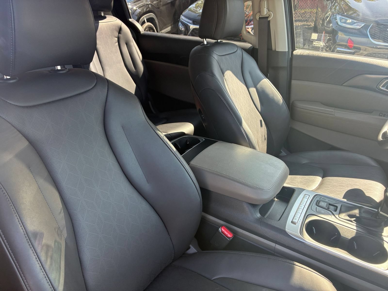 Used 2026 Kia Carnival FWD image 31