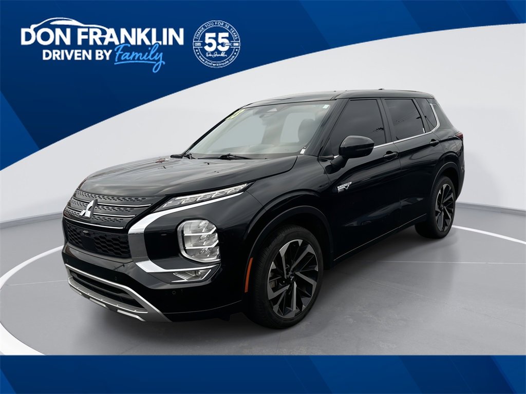 Used 2023 Mitsubishi Outlander SE image 1