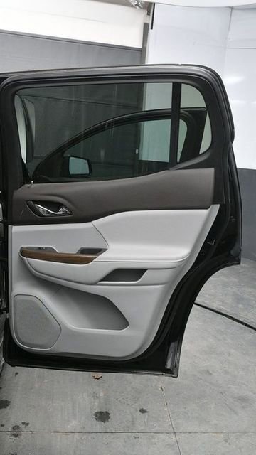 Used 2022 GMC Acadia SLE w/ LPO, Floor Liner Package AWD/4WD image 11