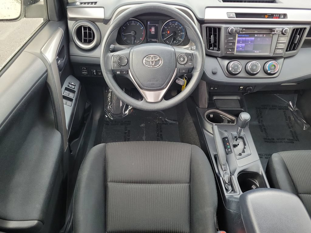 Used 2018 Toyota RAV4 LE FWD image 14