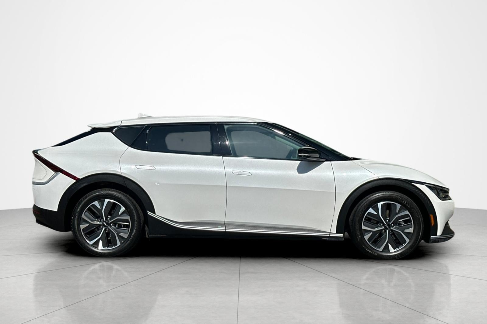 Used 2023 Kia EV6 Light RWD image 6