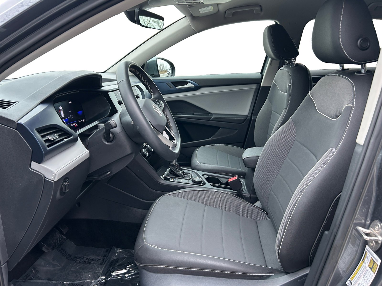 Used 2024 Volkswagen Taos SE image 2