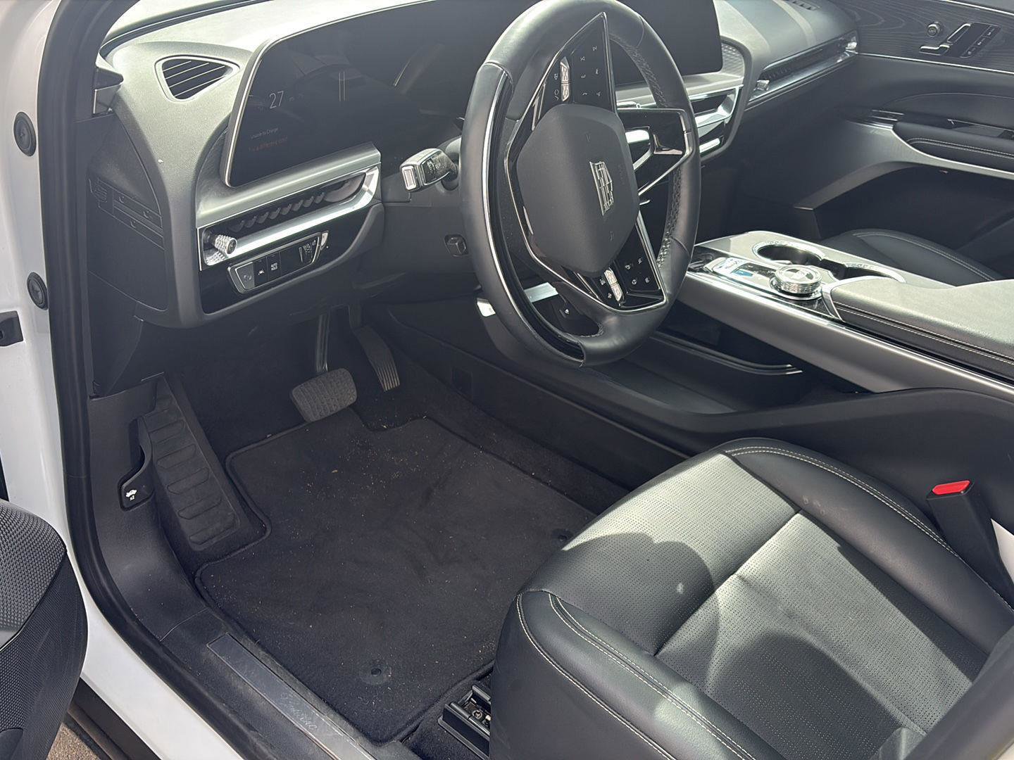 Used 2024 Cadillac Lyriq Sport image 7