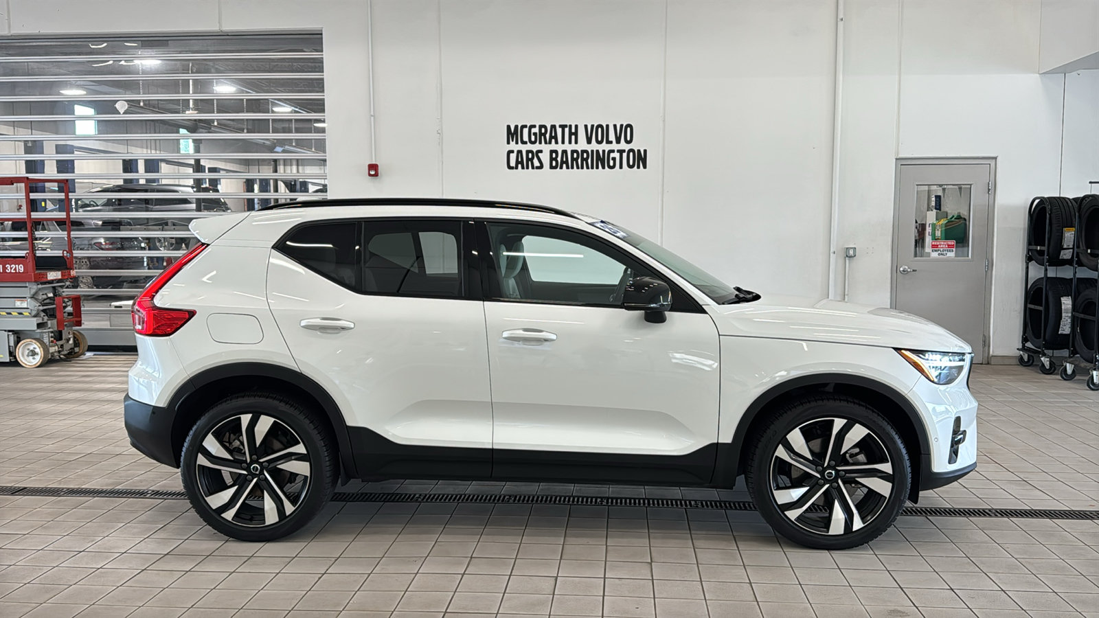 Used 2026 Volvo XC40 B5 Ultra w/ Protection Package Premier AWD/4WD image 4