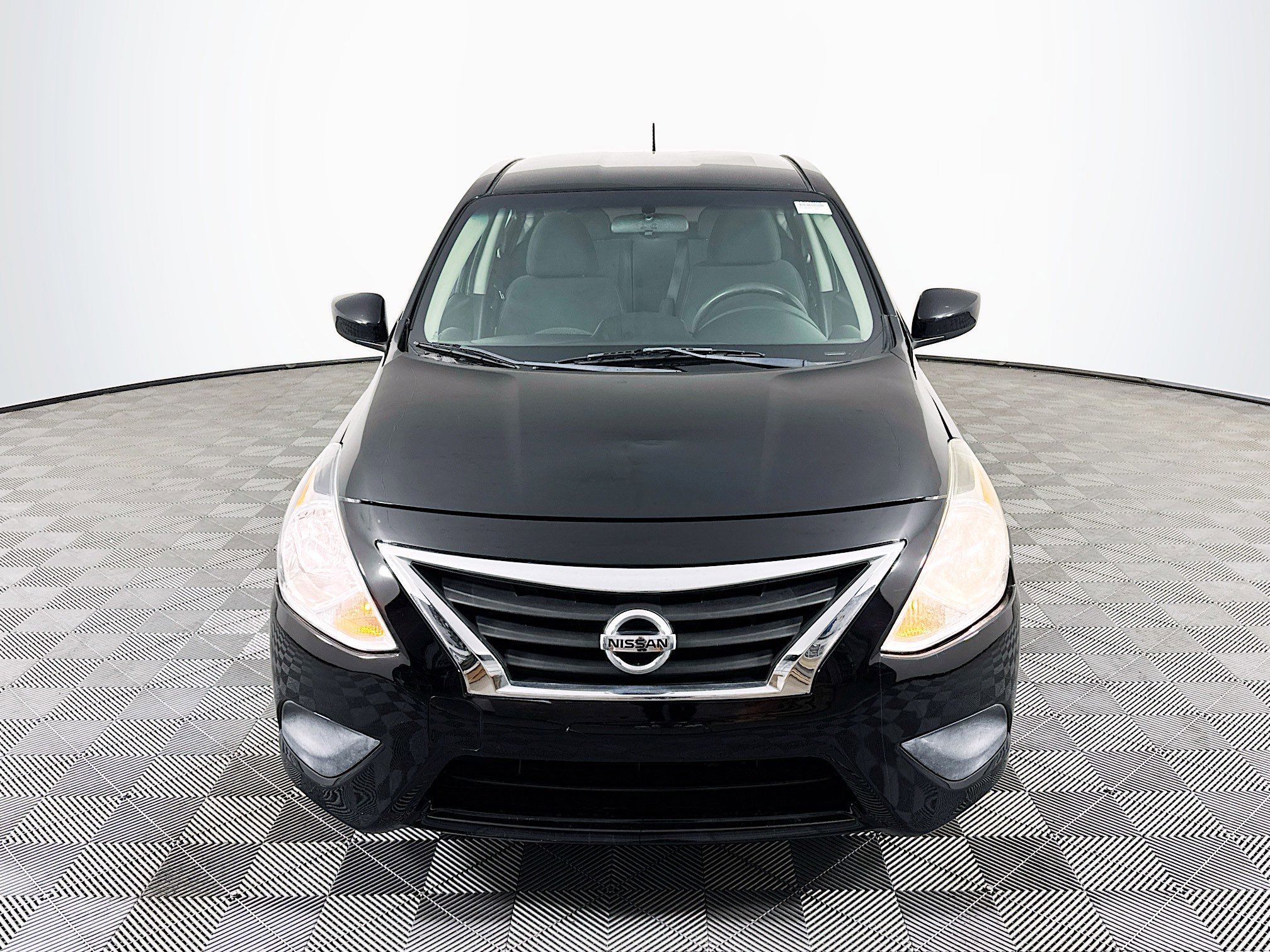 Used 2019 Nissan Versa SV image 2