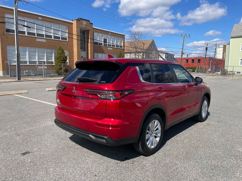 New 2026 Mitsubishi Outlander ES image 5