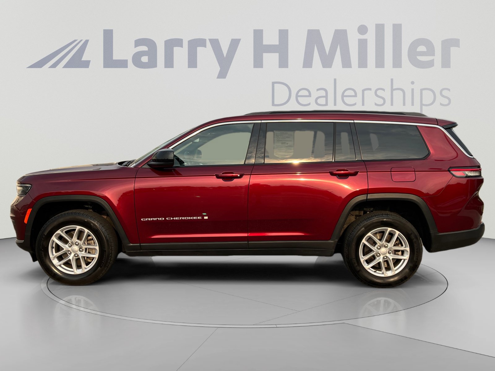 Used 2024 Jeep Grand Cherokee L Laredo AWD/4WD image 2