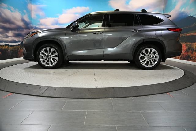 Used 2021 Toyota Highlander Limited AWD/4WD image 4