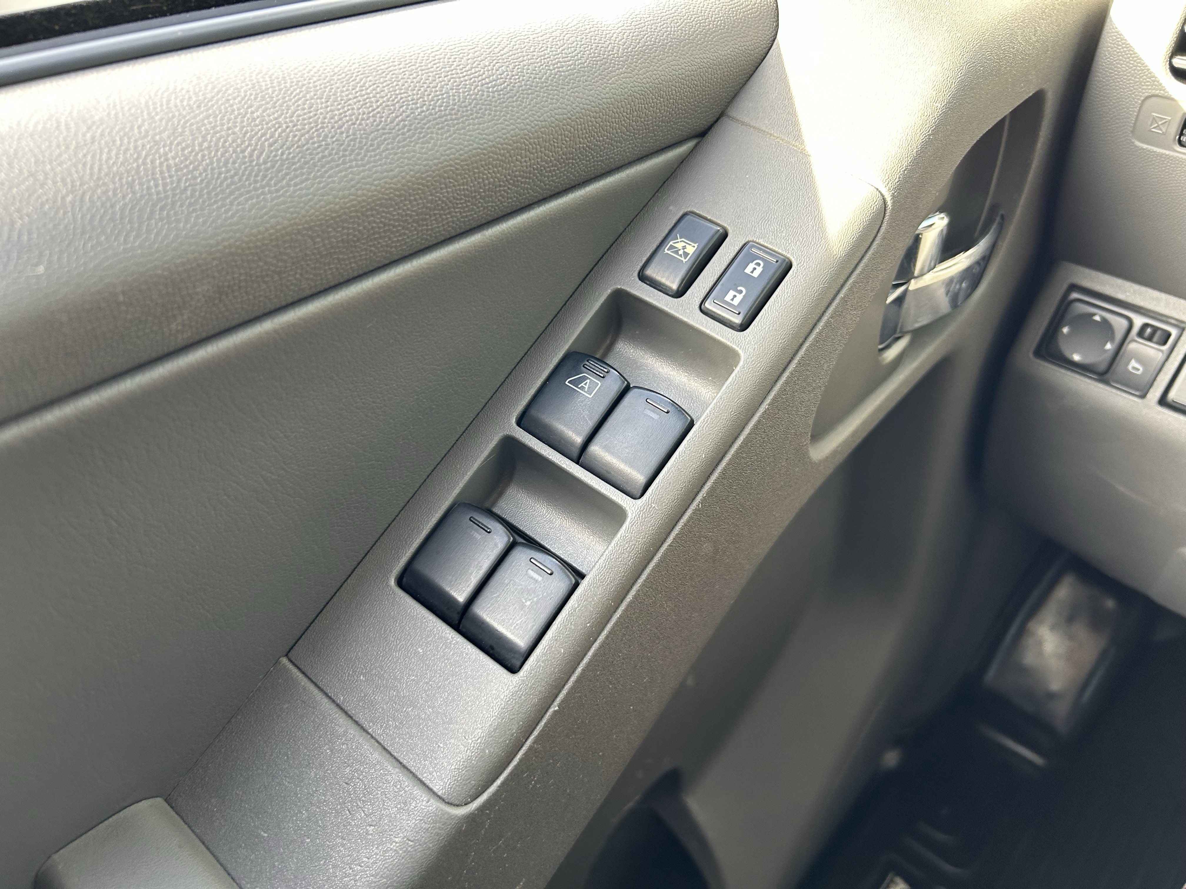 Used 2016 Nissan Frontier SL image 20