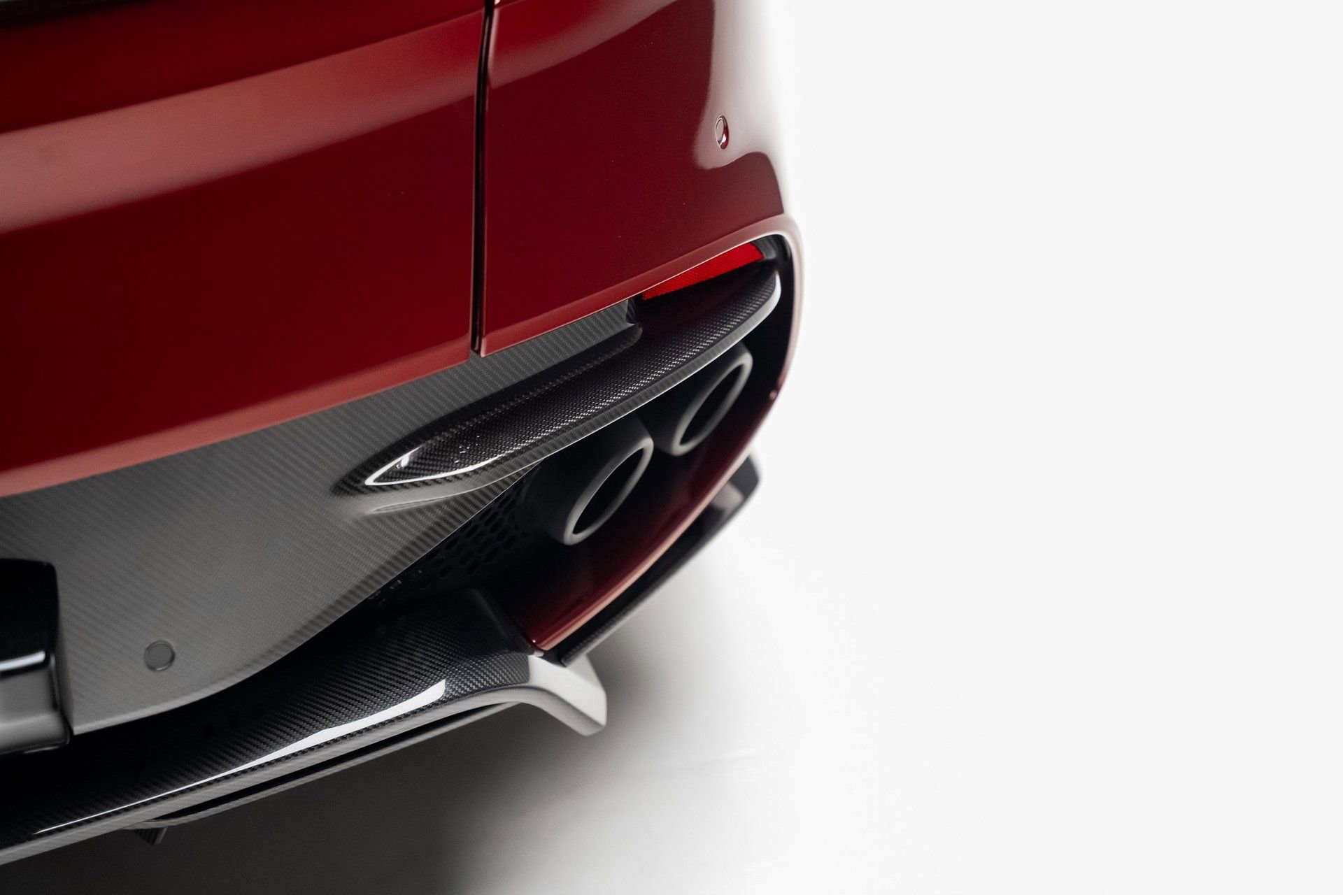 Used 2023 Aston Martin DBS Coupe image 36