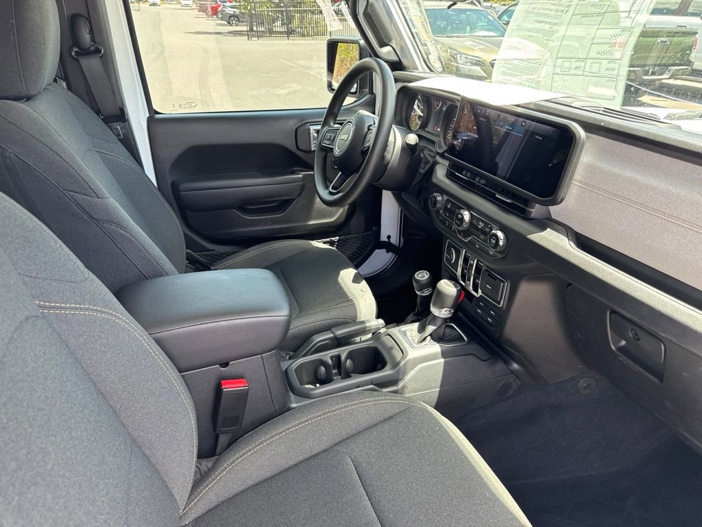 Used 2025 Jeep Gladiator Sport AWD/4WD image 13