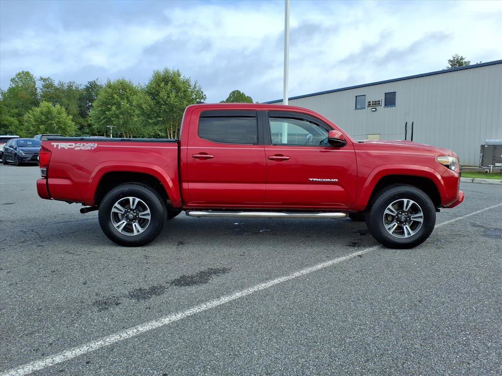 Used 2017 Toyota Tacoma TRD Sport w/ Premium & Technology Package AWD/4WD image 3