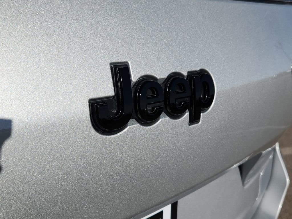 New 2026 Jeep Grand Cherokee L Laredo image 11