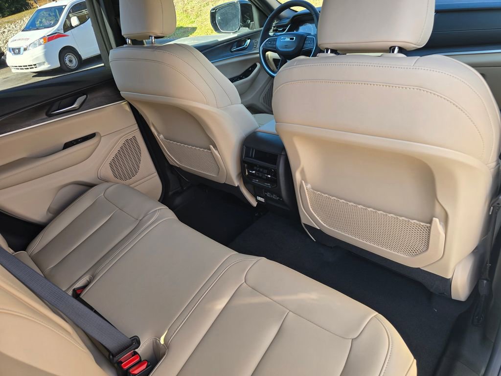 New 2025 Jeep Grand Cherokee Limited image 28