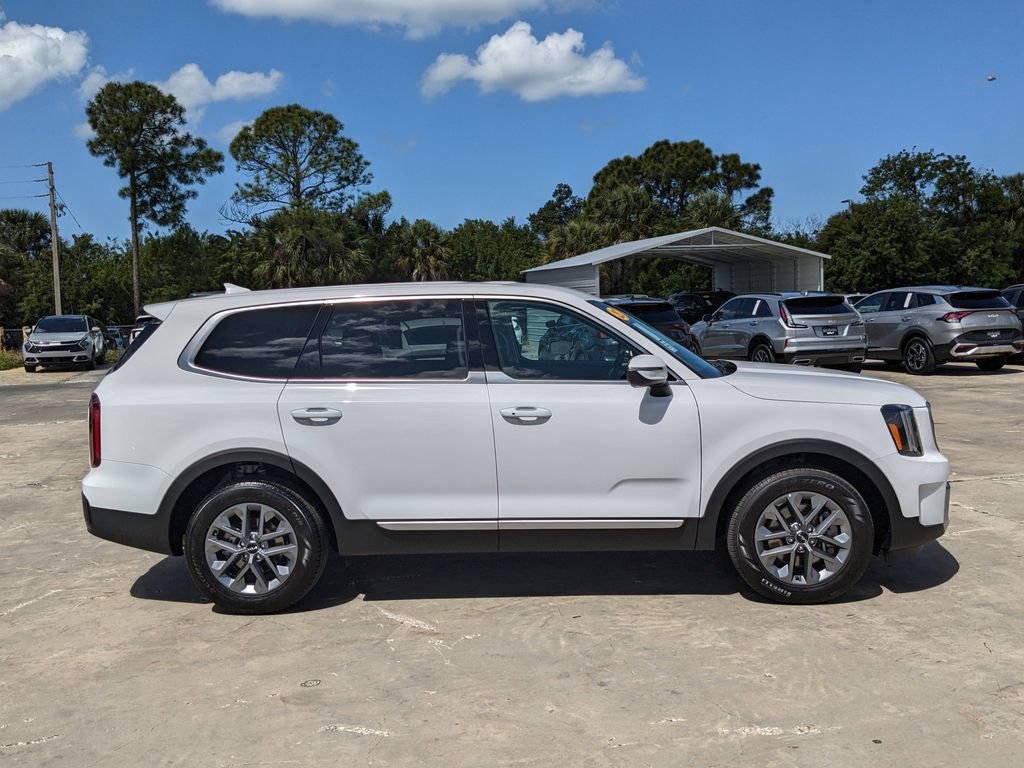 Certified 2025 Kia Telluride LX image 10