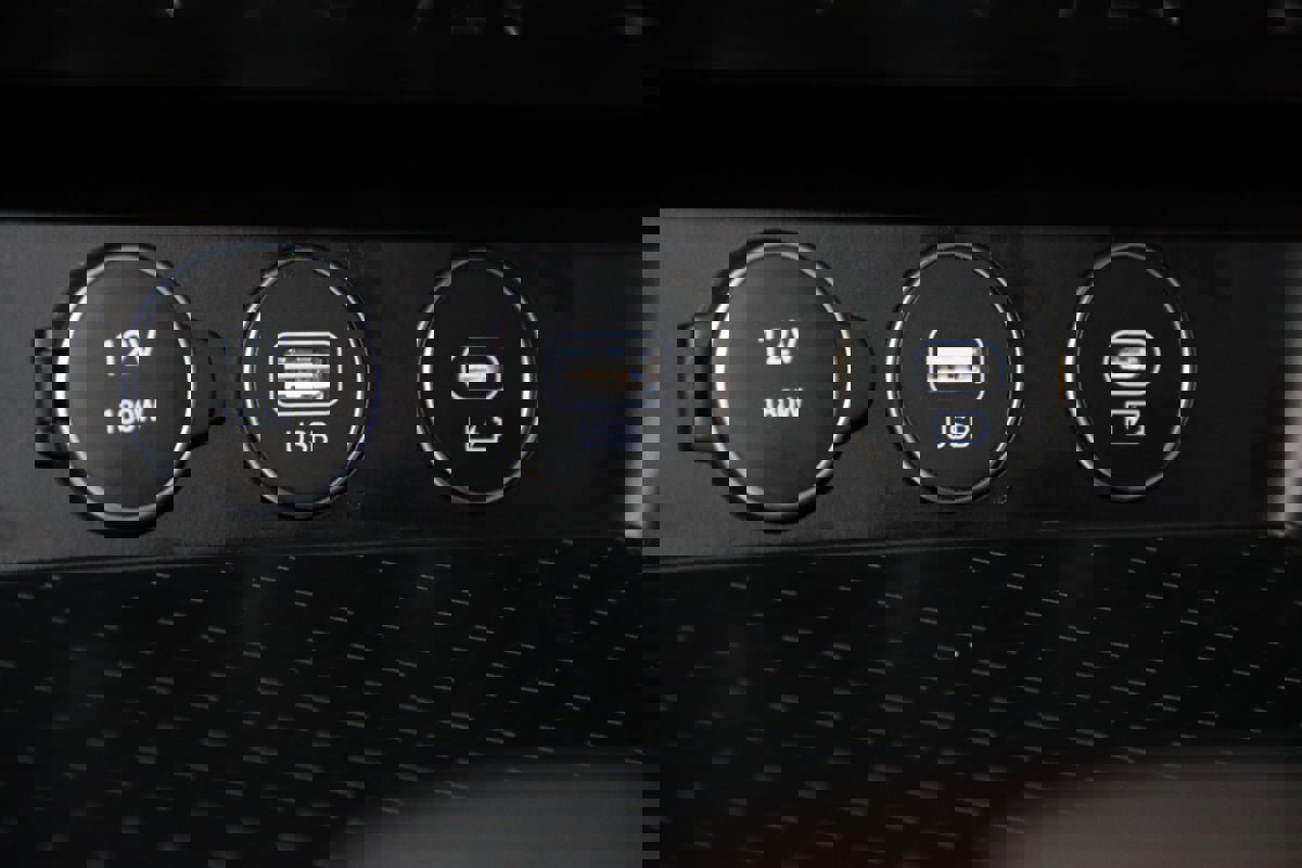 Used 2025 Genesis G70 2.5T image 19