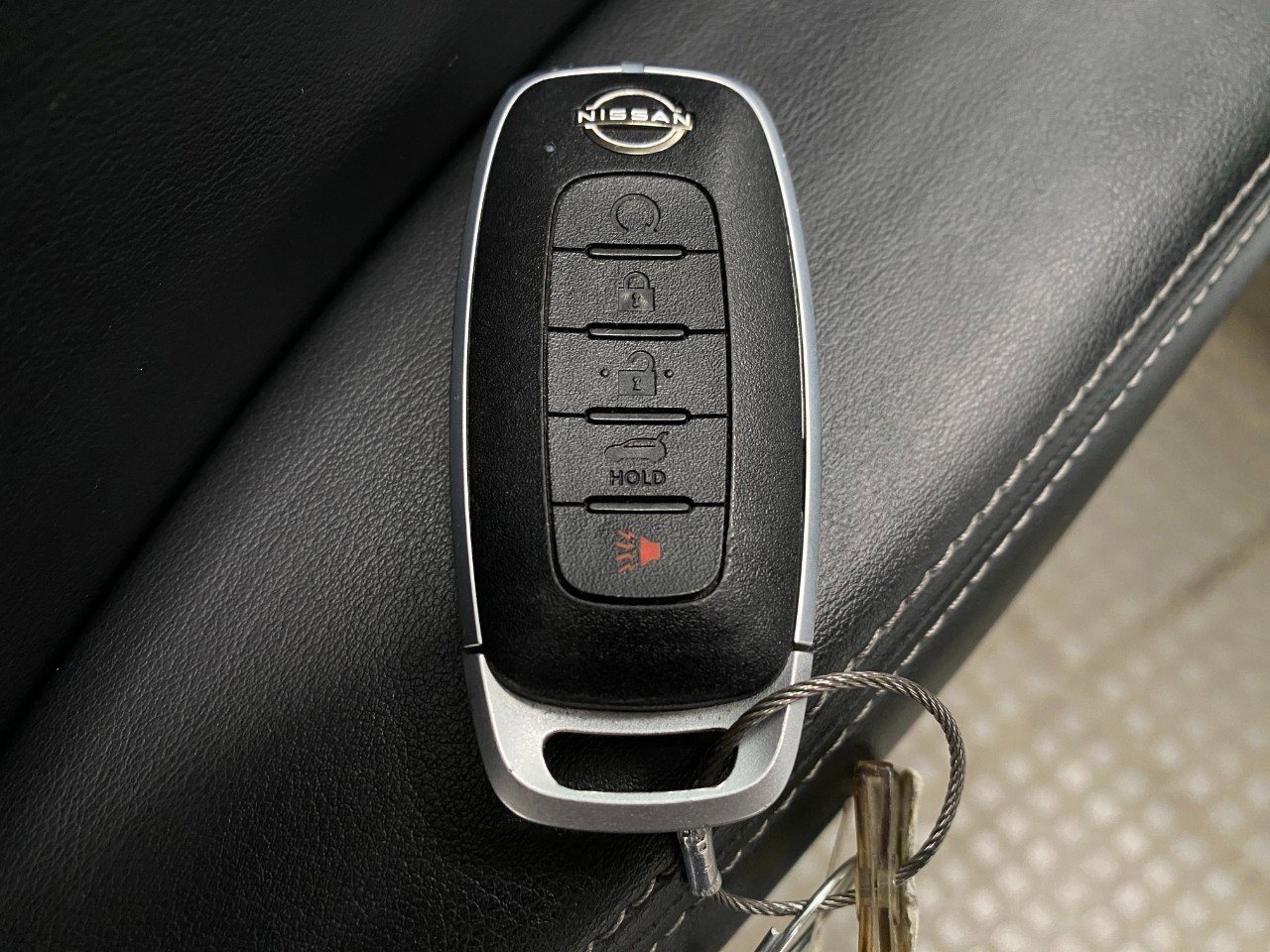 Used 2025 Nissan Rogue SV image 31