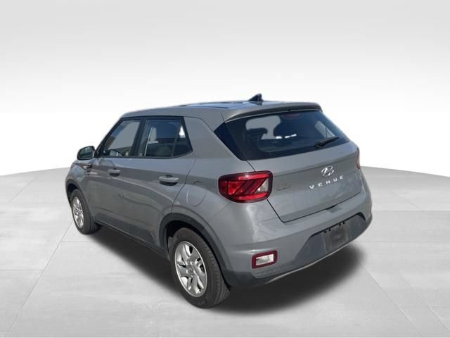 Used 2021 Hyundai Venue SE FWD image 4