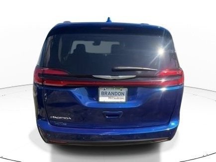 Used 2021 Chrysler Pacifica Limited AWD/4WD image 8
