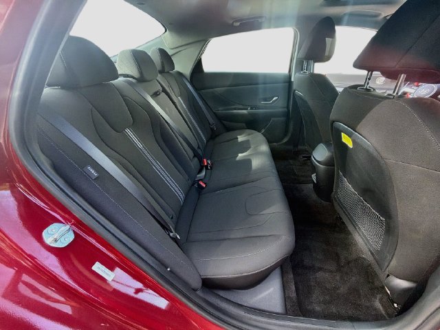 Certified 2025 Hyundai Elantra SEL FWD image 30