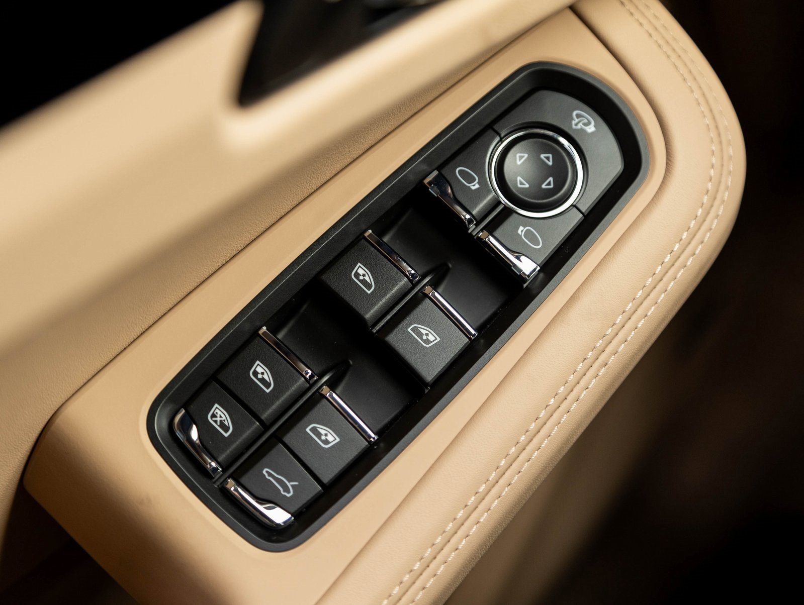 Used 2025 Porsche Macan image 19