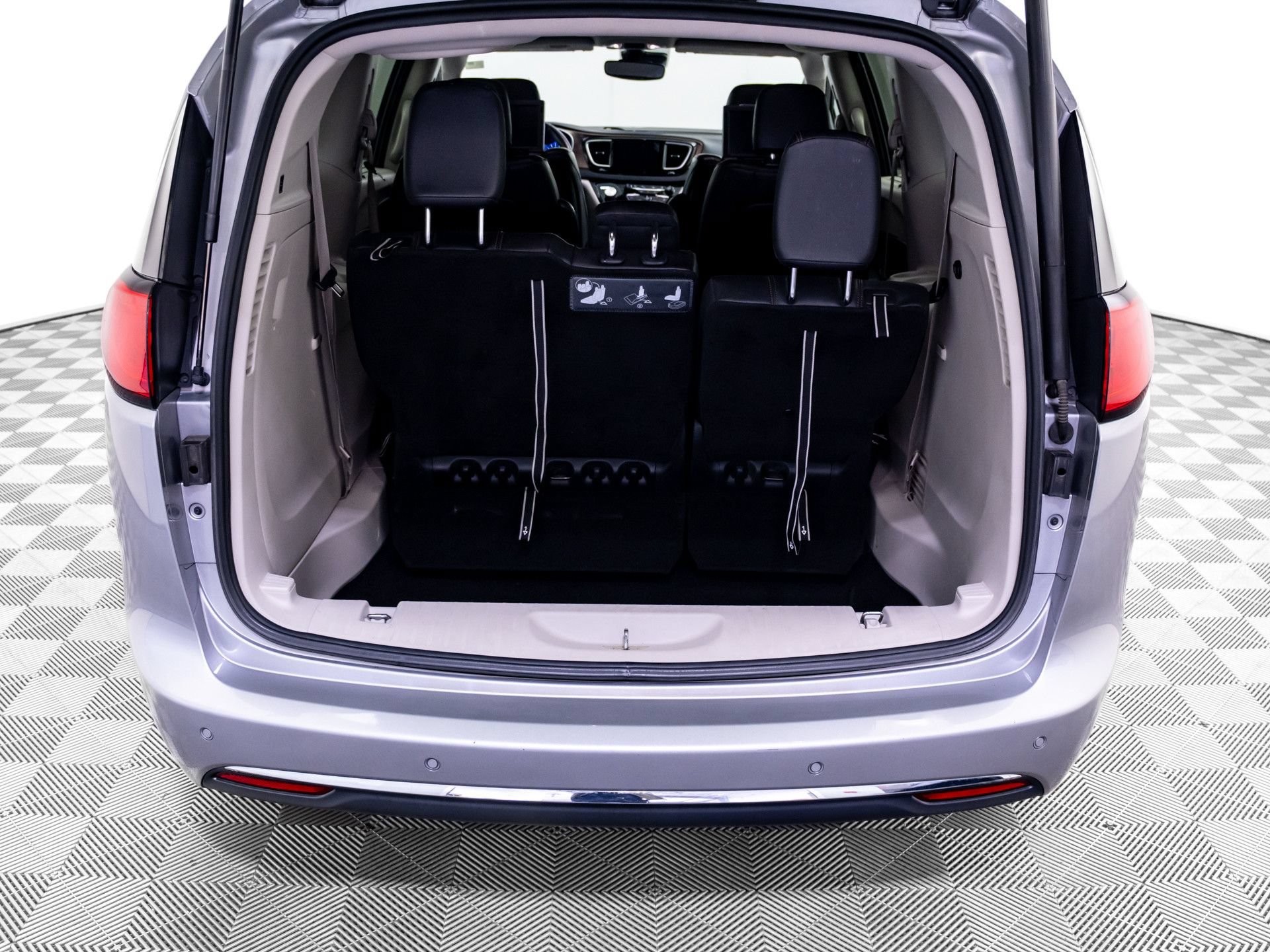 Used 2017 Chrysler Pacifica Touring-L Plus w/ Advanced Safetytec Group FWD image 35
