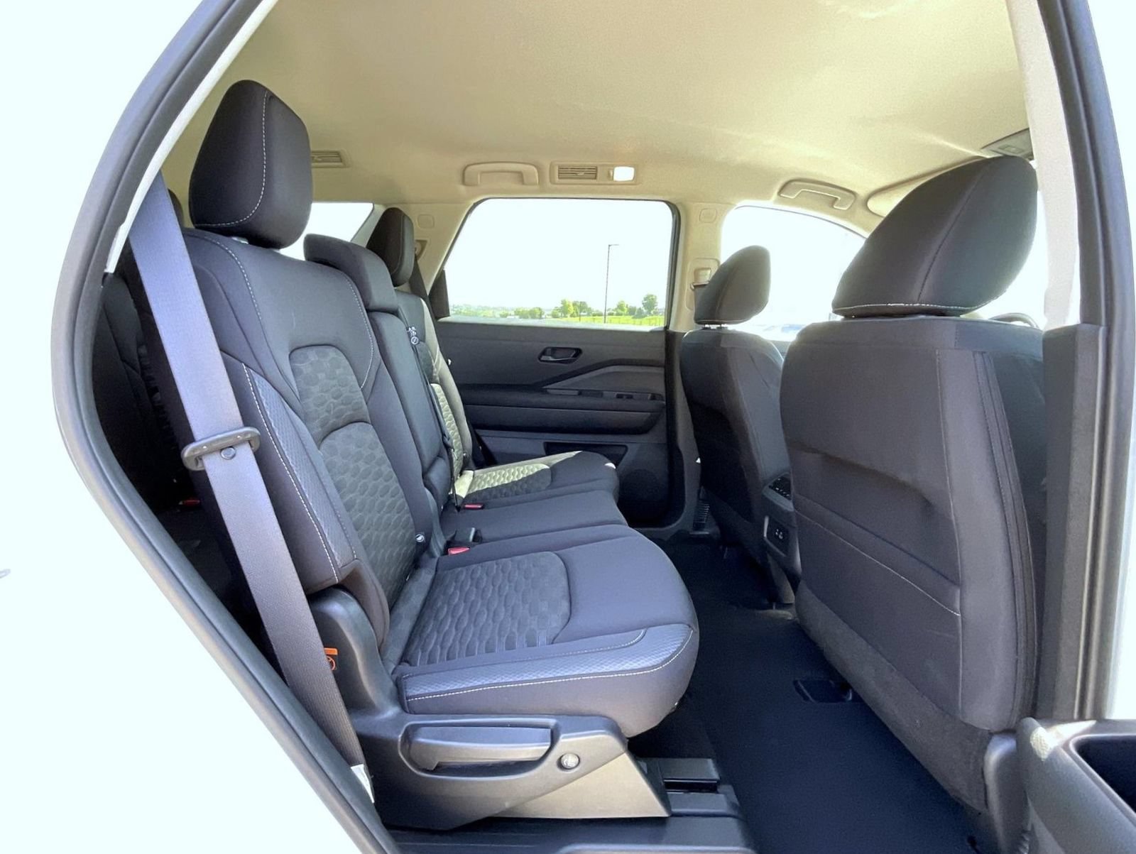 Used 2023 Nissan Pathfinder SV w/ Black Appearance Package AWD/4WD image 19