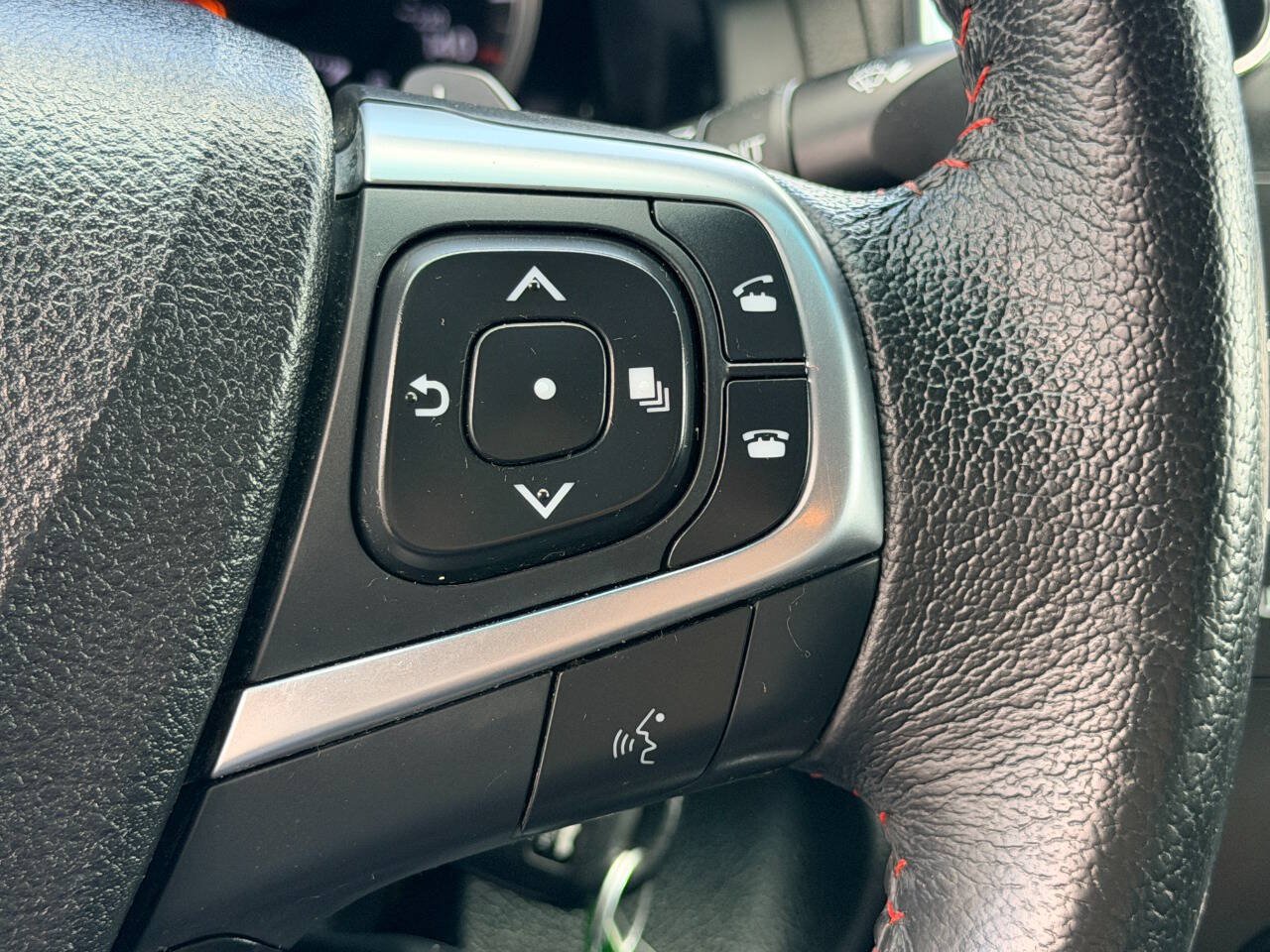 Used 2015 Toyota Camry SE FWD image 31