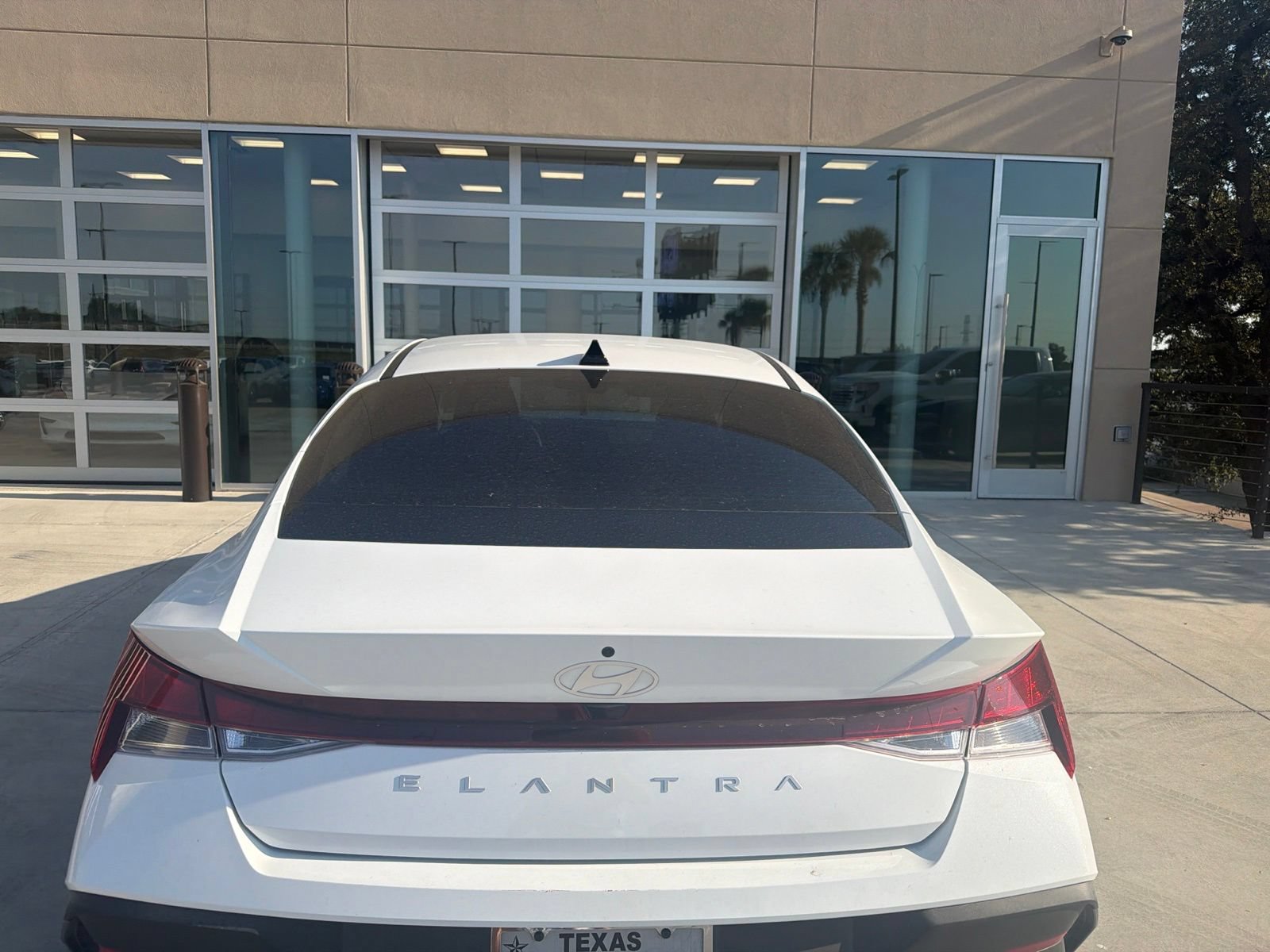 Certified 2025 Hyundai Elantra SE FWD image 6