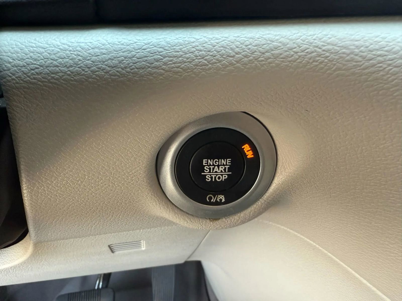 Used 2017 Chrysler Pacifica Touring-L image 28