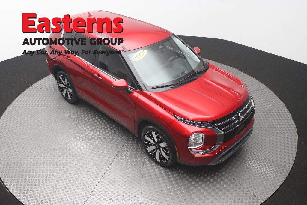 Used 2025 Mitsubishi Outlander SE FWD image 3