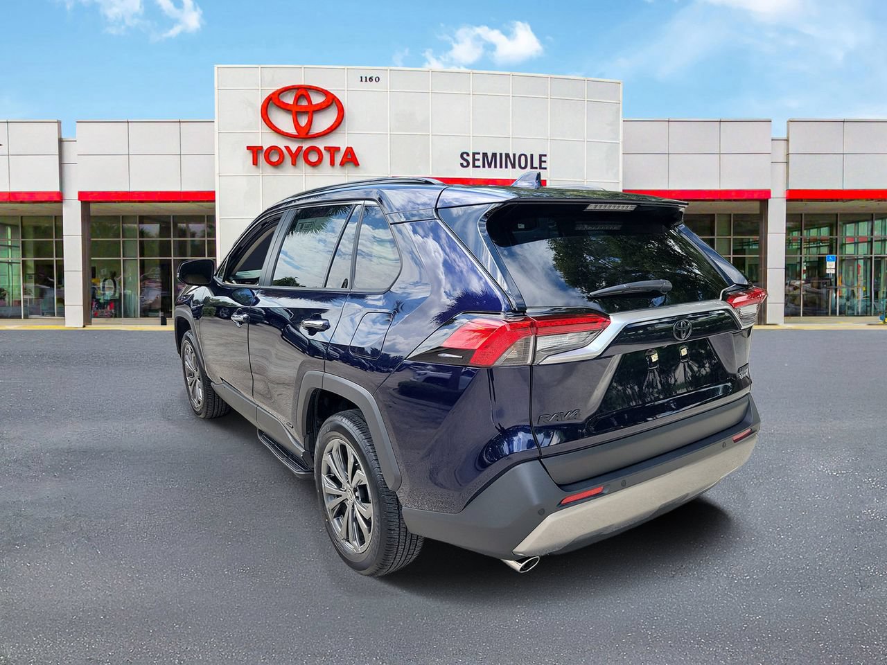 Used 2025 Toyota RAV4 Limited AWD/4WD image 4