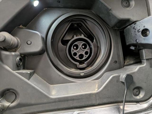 Used 2022 Toyota RAV4 SE image 25