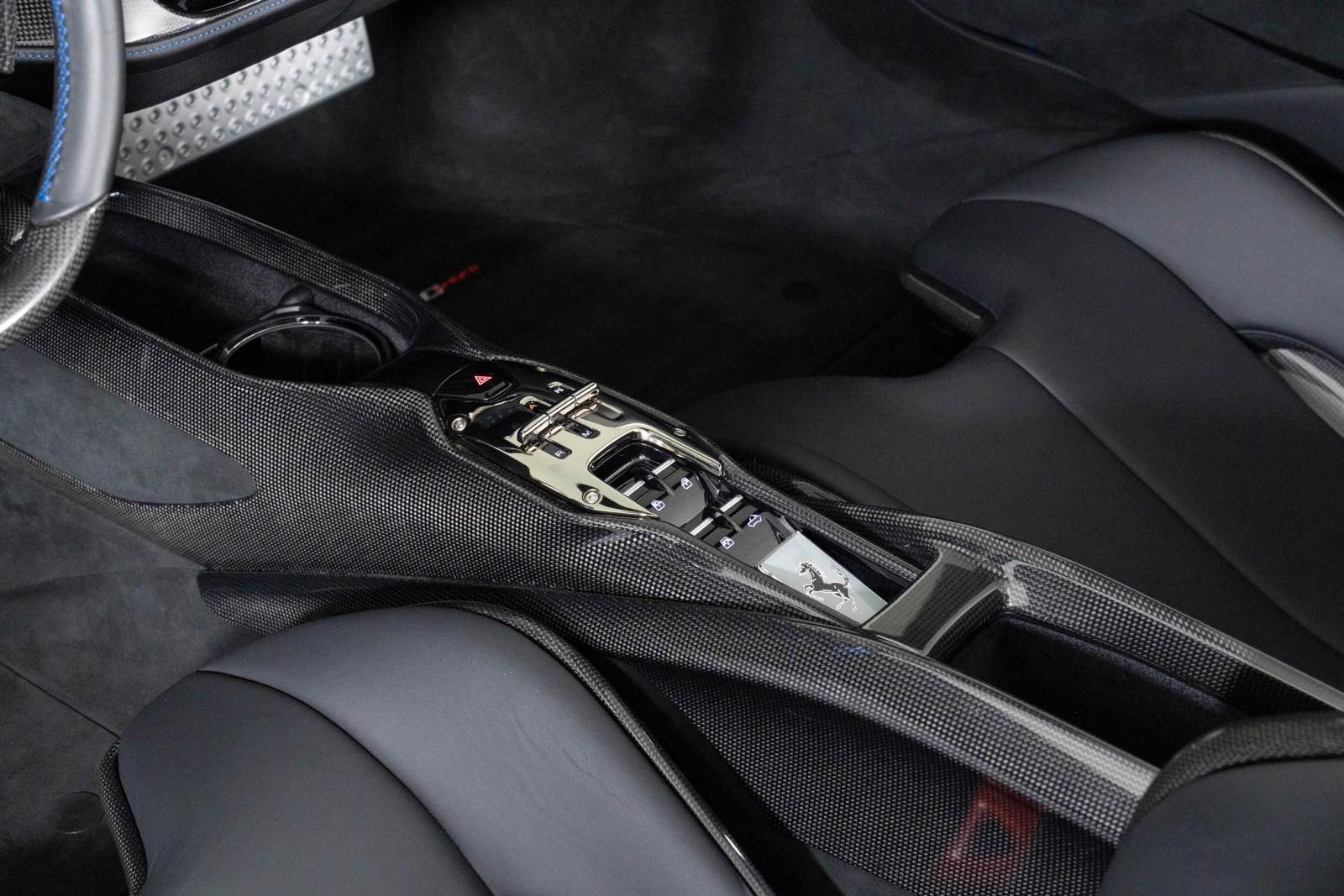 Used 2022 Ferrari SF90 Spider image 33