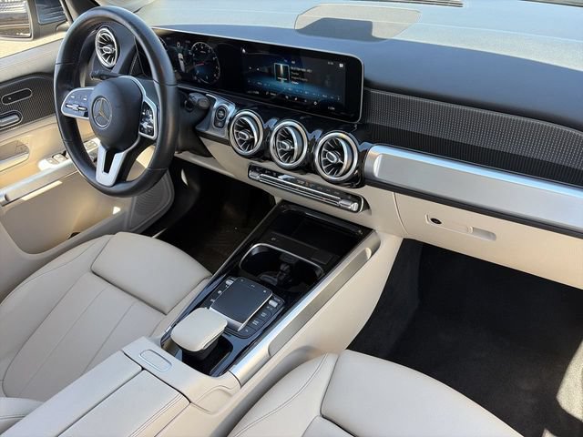 Used 2021 Mercedes-Benz GLB 250 4MATIC w/ Premium Package image 13