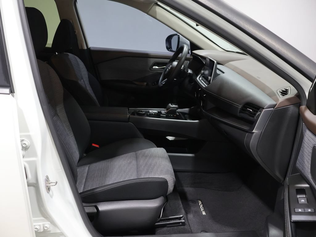 Used 2023 Nissan Rogue SV AWD/4WD image 20
