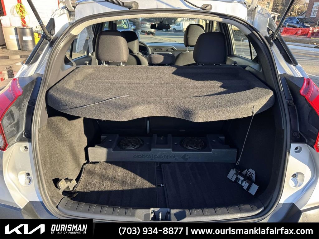 Used 2019 Nissan Kicks SR w/ Exterior Package image 27