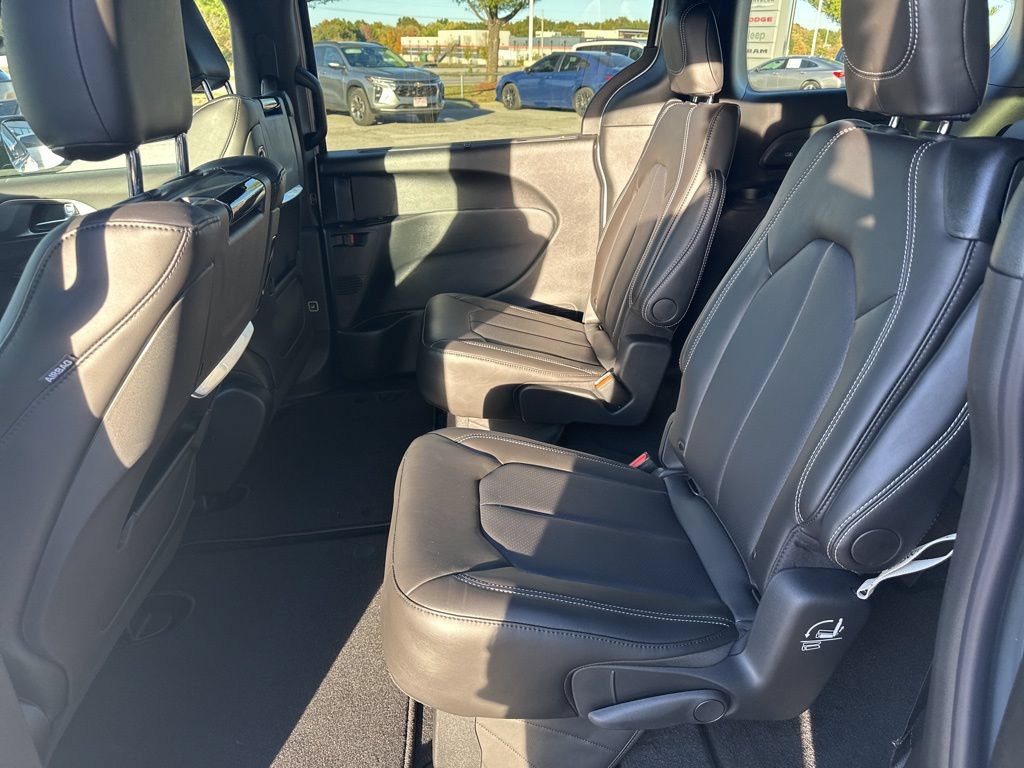 New 2026 Chrysler Pacifica Select FWD image 44