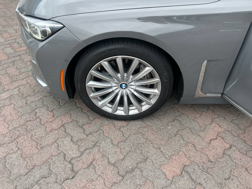 Used 2021 BMW 740i w/ Premium Package RWD image 27