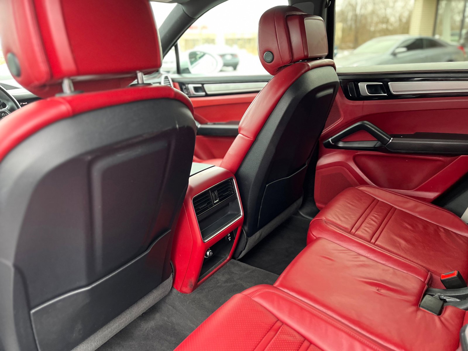 Used 2022 Porsche Cayenne Platinum Edition AWD/4WD image 40