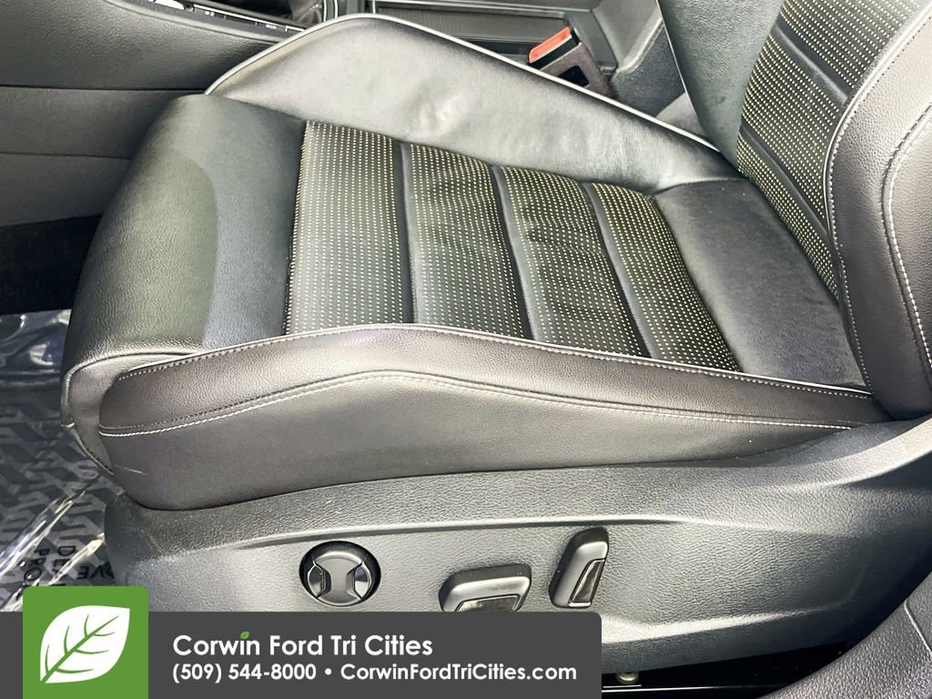 Used 2019 Volkswagen Golf R 4-Door image 23