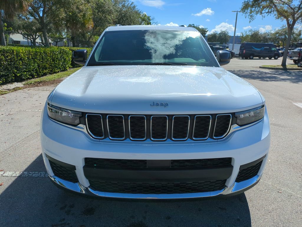 New 2025 Jeep Grand Cherokee L Laredo image 3
