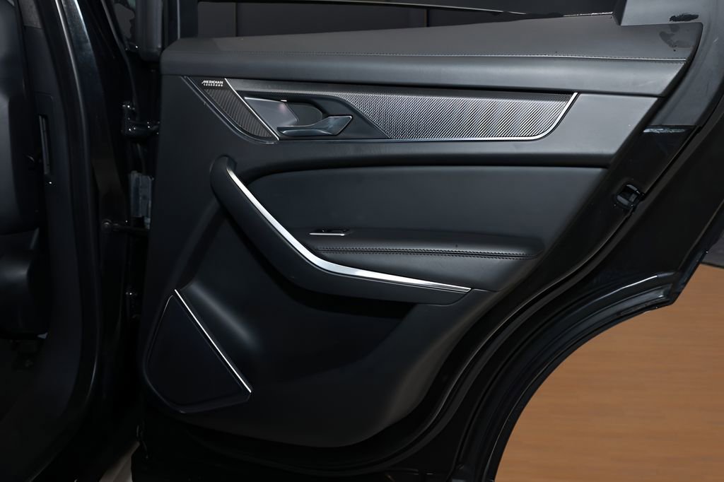 Used 2021 Jaguar F-PACE SVR image 20