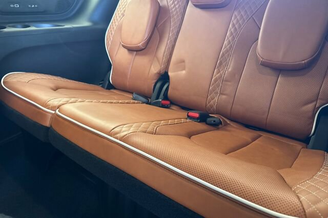New 2026 Chrysler Pacifica Pinnacle image 13