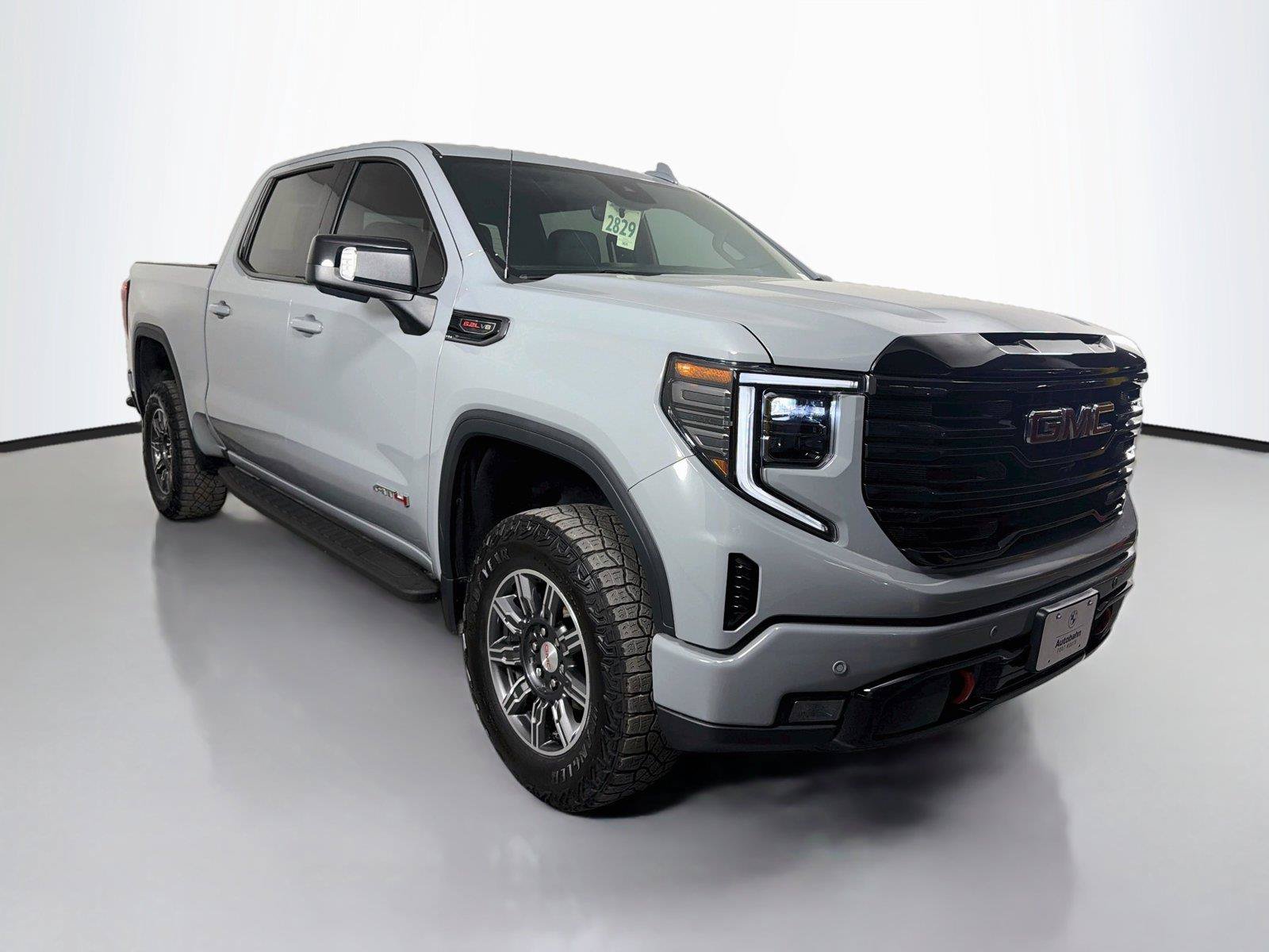 Used 2024 GMC Sierra 1500 AT4 w/ Technology Package AWD/4WD image 3