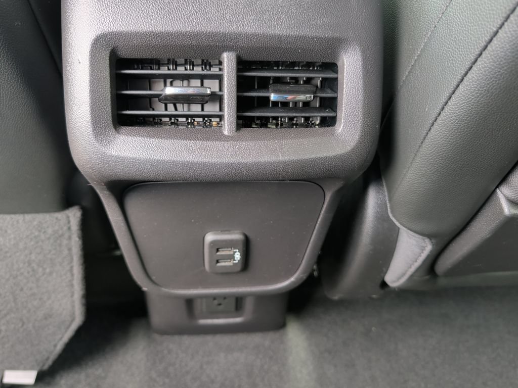 Used 2024 GMC Terrain SLT AWD/4WD image 32