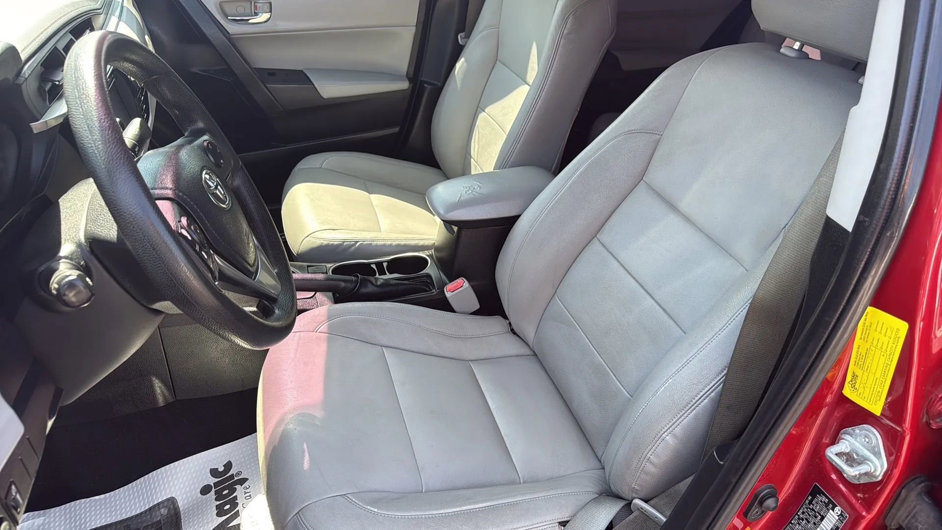 Used 2014 Toyota Corolla LE image 9